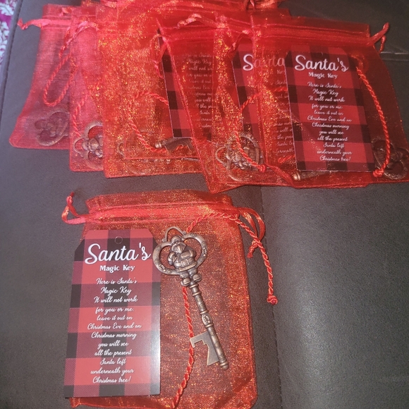 😱$1 Set of 2 Santa key ornaments - Picture 2 of 8